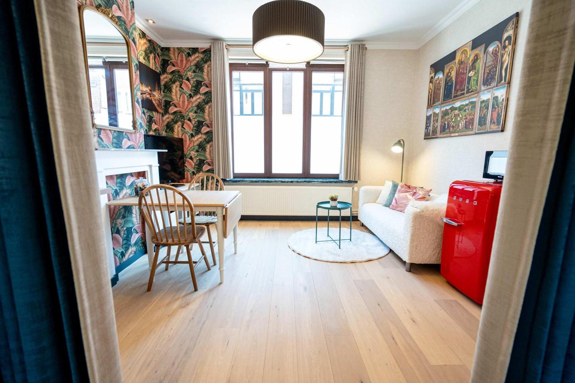 Huswell - Chic With Garden In